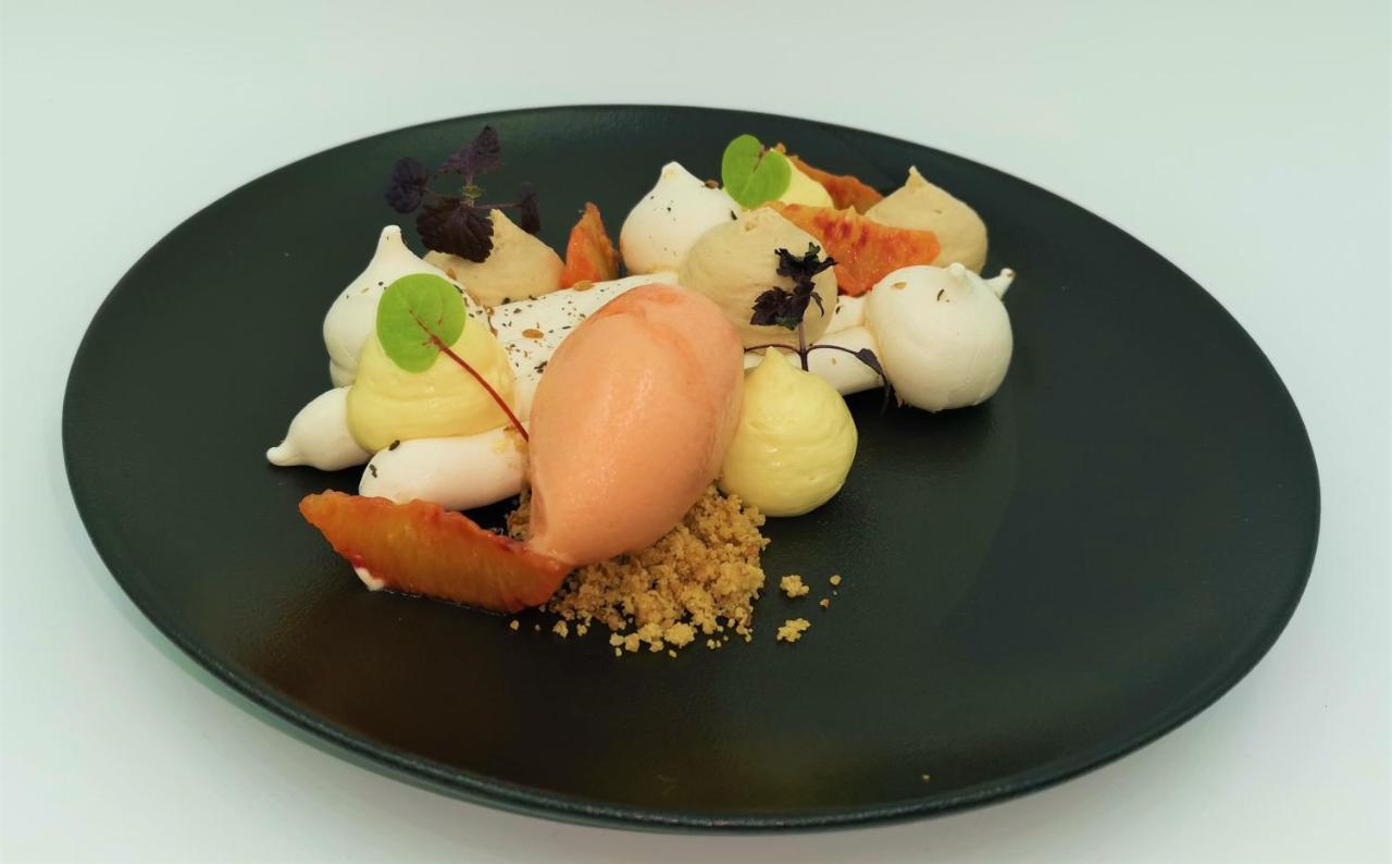 Logis Hotel Le Relais De La Poste Restaurant Le Fil Du Temps Thury-Harcourt-le-Hom Bagian luar foto