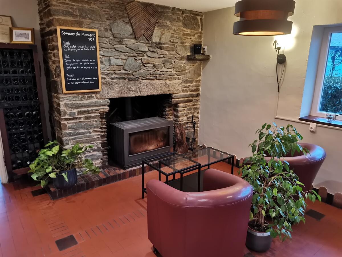 Logis Hotel Le Relais De La Poste Restaurant Le Fil Du Temps Thury-Harcourt-le-Hom Bagian luar foto