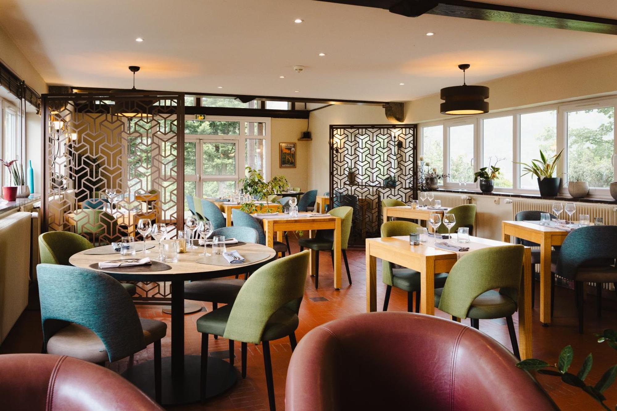 Logis Hotel Le Relais De La Poste Restaurant Le Fil Du Temps Thury-Harcourt-le-Hom Bagian luar foto