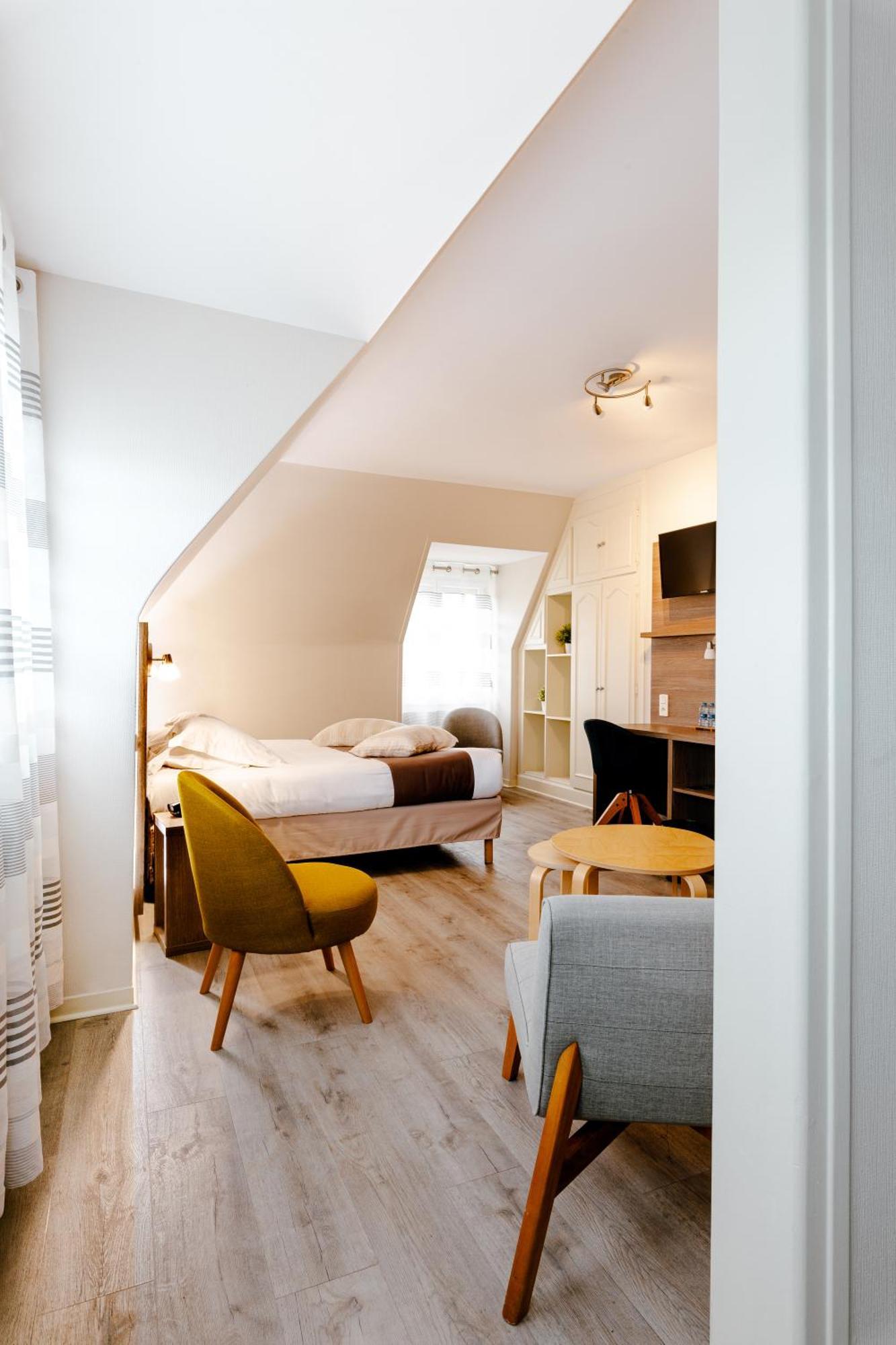 Logis Hotel Le Relais De La Poste Restaurant Le Fil Du Temps Thury-Harcourt-le-Hom Bagian luar foto