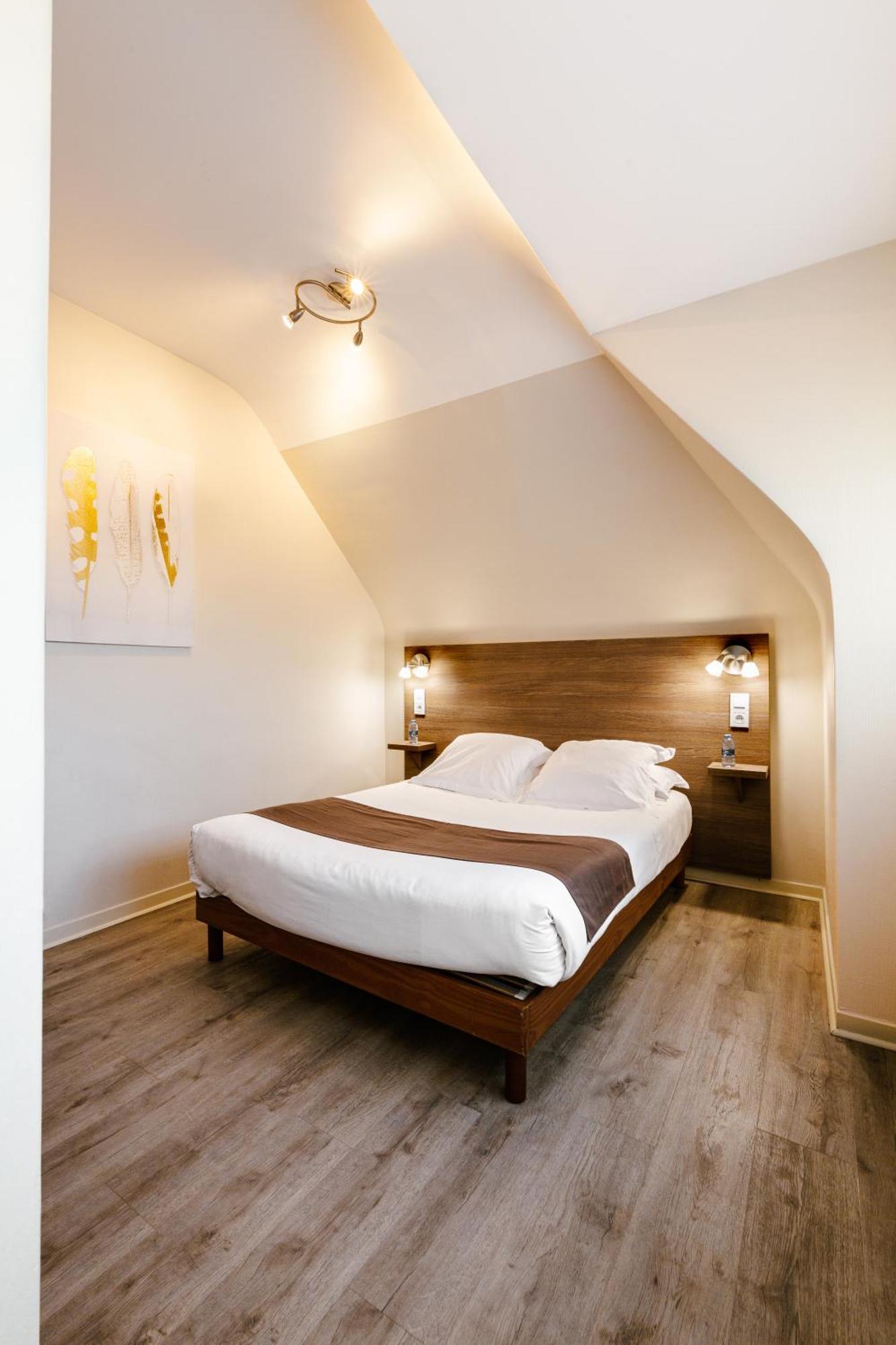 Logis Hotel Le Relais De La Poste Restaurant Le Fil Du Temps Thury-Harcourt-le-Hom Bagian luar foto