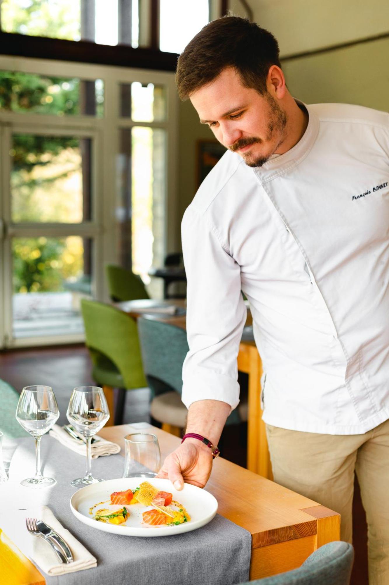 Logis Hotel Le Relais De La Poste Restaurant Le Fil Du Temps Thury-Harcourt-le-Hom Bagian luar foto