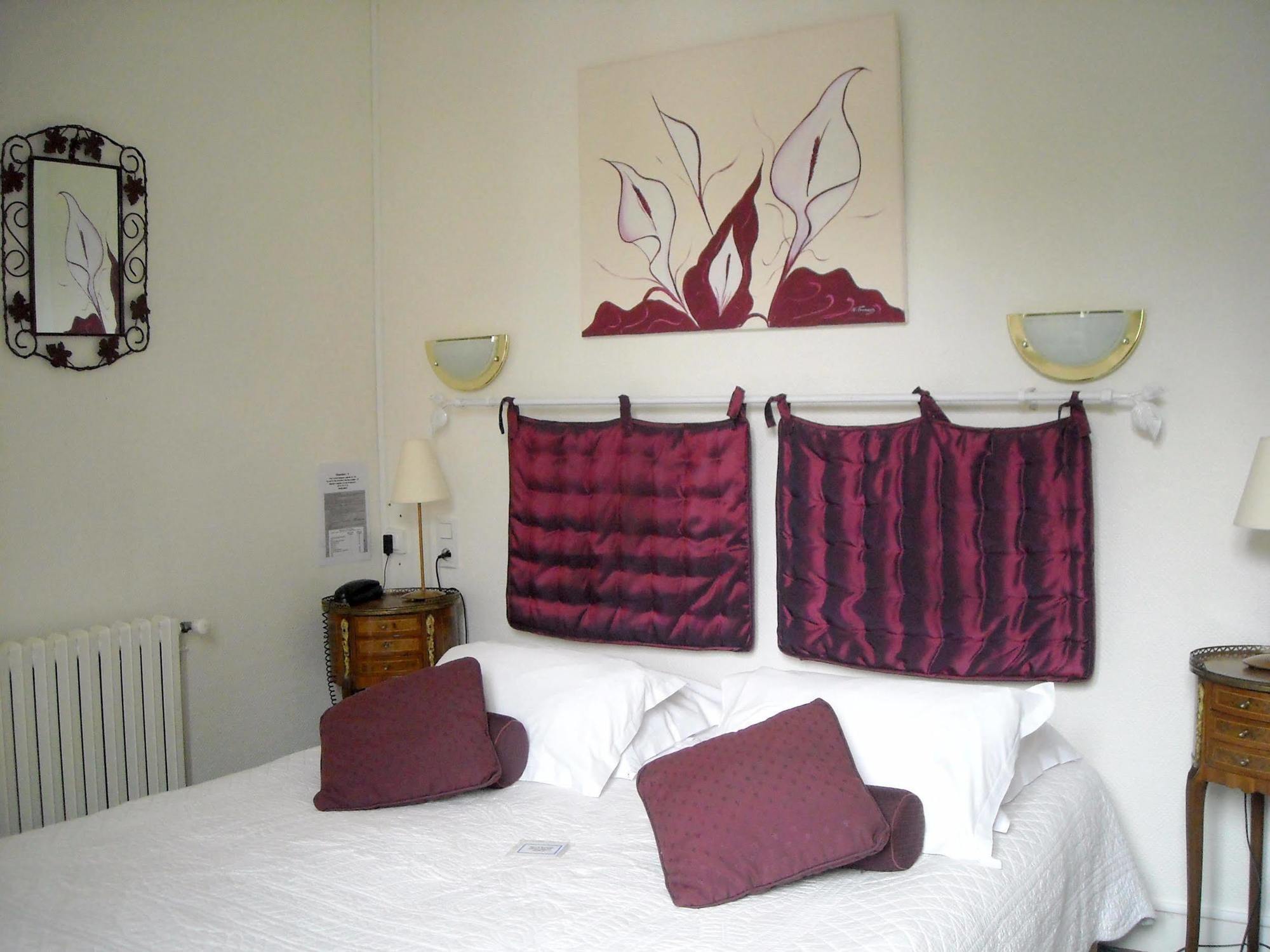 Logis Hotel Le Relais De La Poste Restaurant Le Fil Du Temps Thury-Harcourt-le-Hom Bagian luar foto