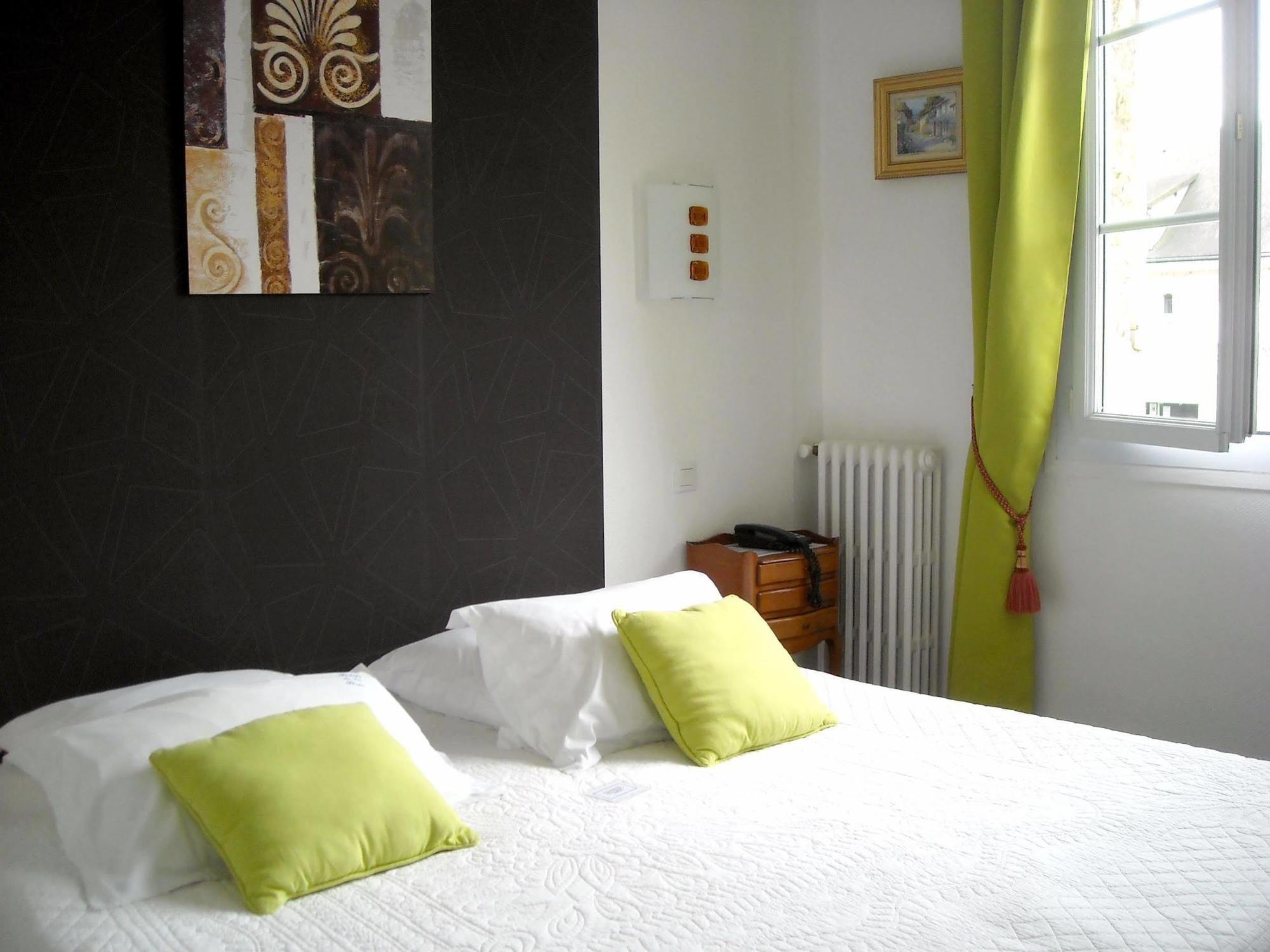 Logis Hotel Le Relais De La Poste Restaurant Le Fil Du Temps Thury-Harcourt-le-Hom Bagian luar foto