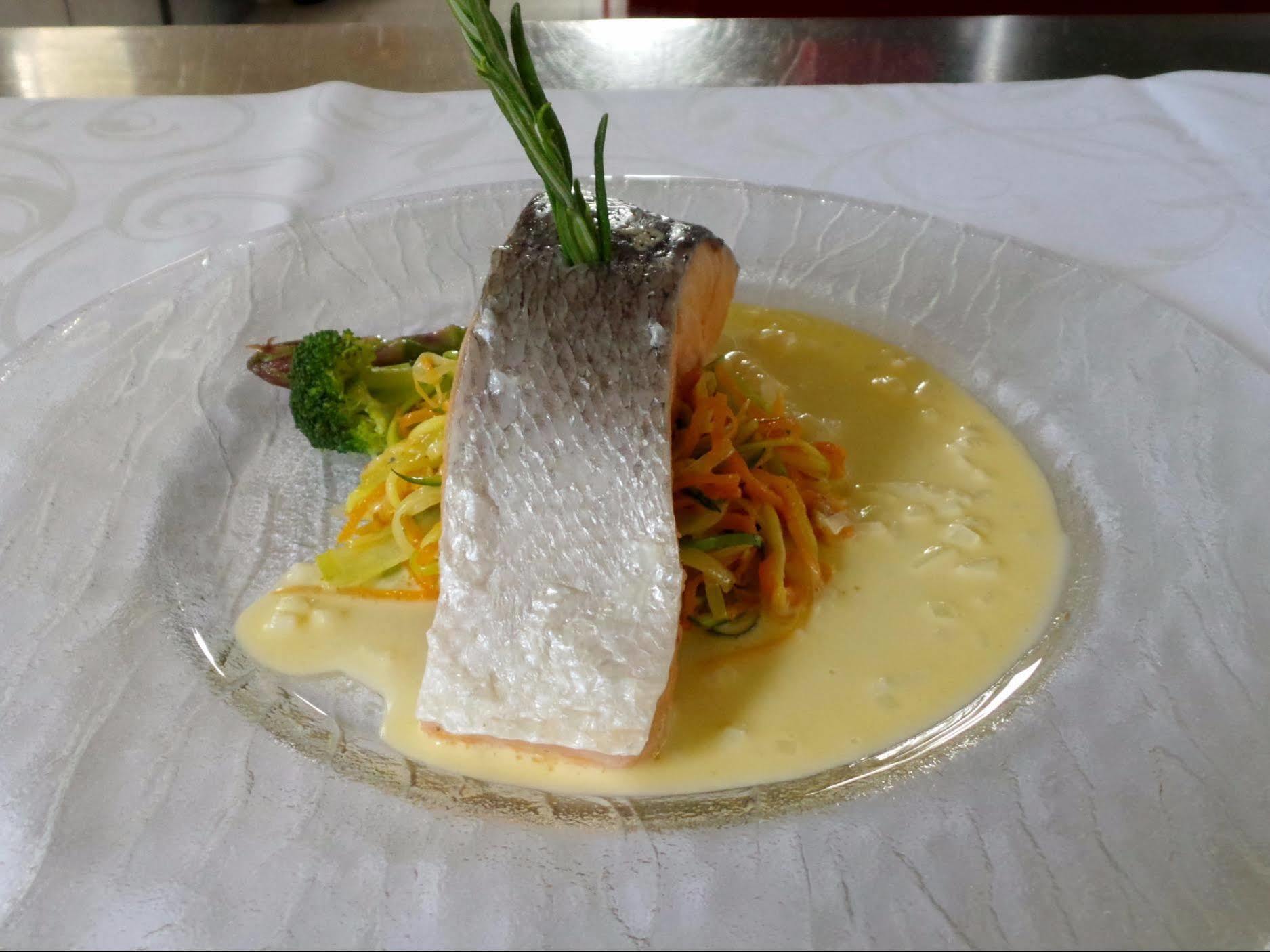 Logis Hotel Le Relais De La Poste Restaurant Le Fil Du Temps Thury-Harcourt-le-Hom Bagian luar foto