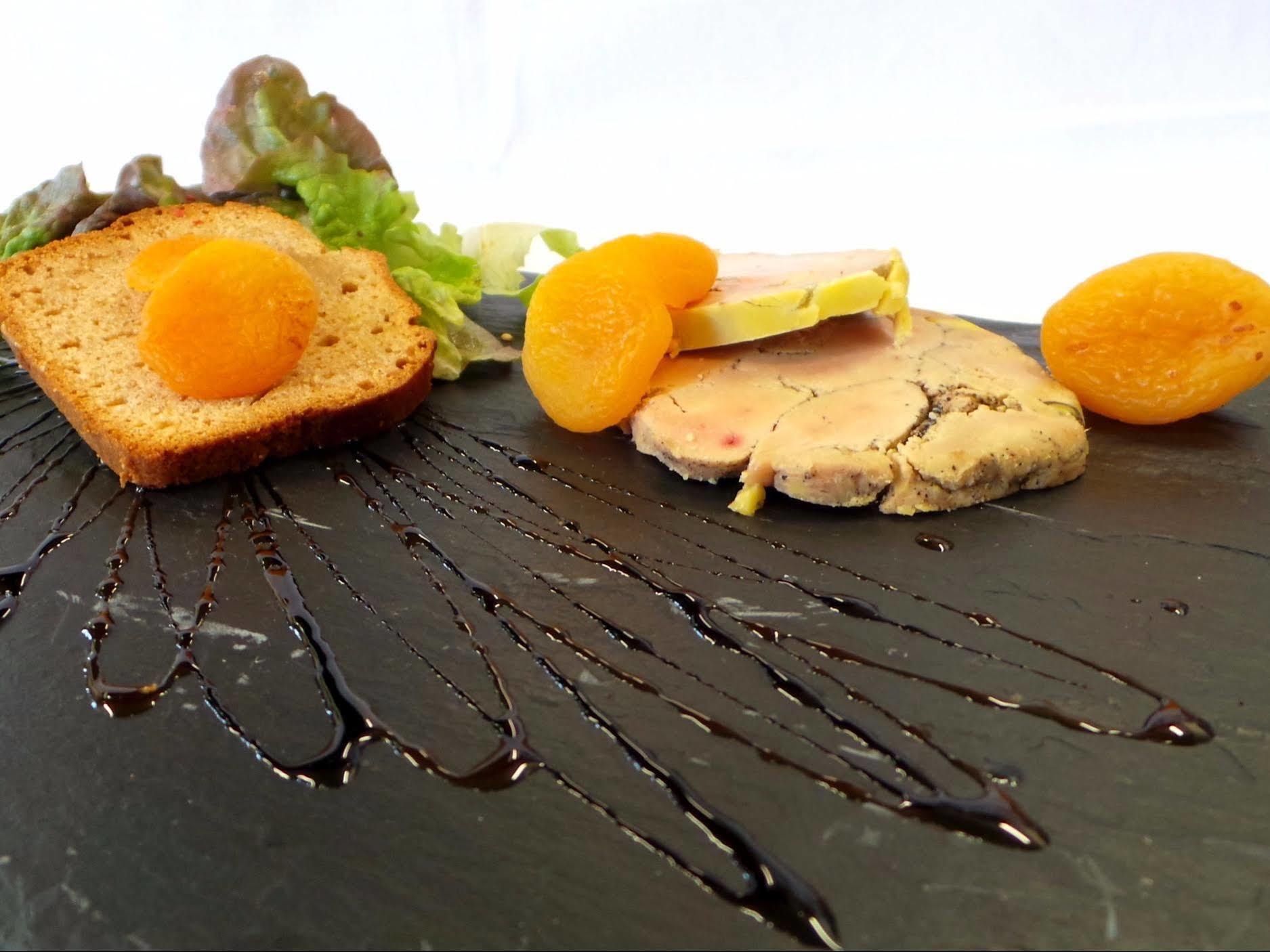 Logis Hotel Le Relais De La Poste Restaurant Le Fil Du Temps Thury-Harcourt-le-Hom Bagian luar foto
