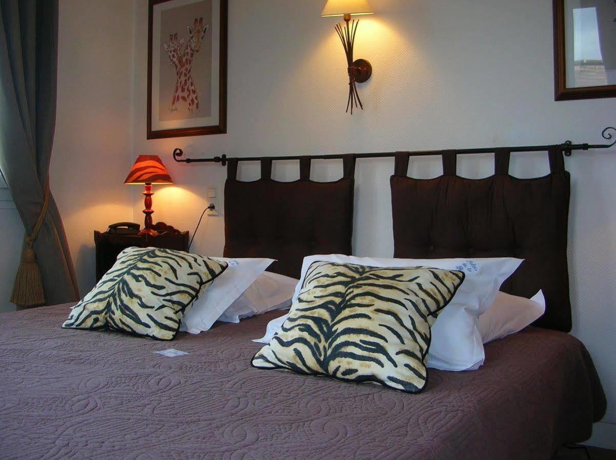 Logis Hotel Le Relais De La Poste Restaurant Le Fil Du Temps Thury-Harcourt-le-Hom Bagian luar foto