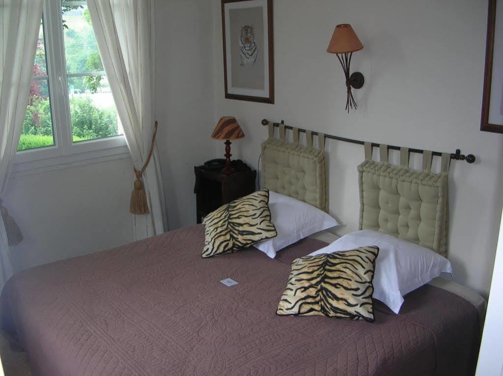 Logis Hotel Le Relais De La Poste Restaurant Le Fil Du Temps Thury-Harcourt-le-Hom Bagian luar foto