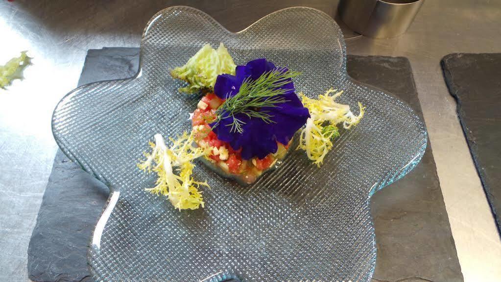 Logis Hotel Le Relais De La Poste Restaurant Le Fil Du Temps Thury-Harcourt-le-Hom Bagian luar foto
