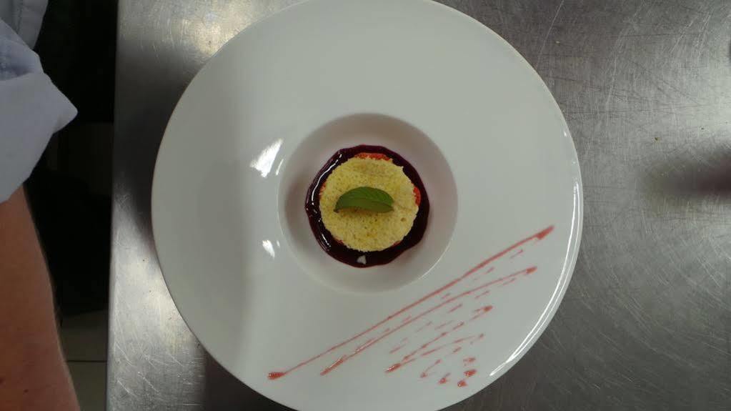 Logis Hotel Le Relais De La Poste Restaurant Le Fil Du Temps Thury-Harcourt-le-Hom Bagian luar foto