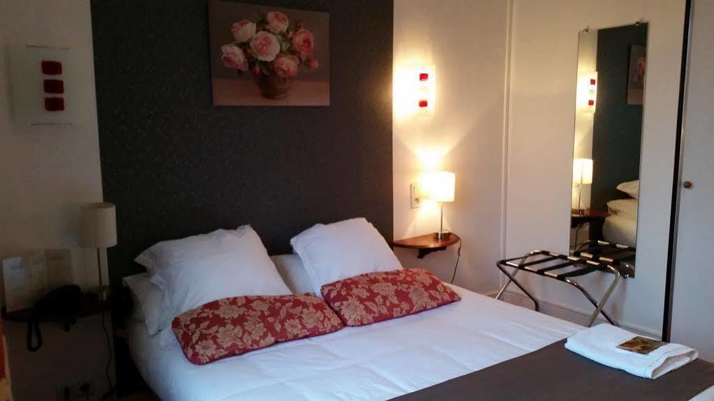 Logis Hotel Le Relais De La Poste Restaurant Le Fil Du Temps Thury-Harcourt-le-Hom Bagian luar foto