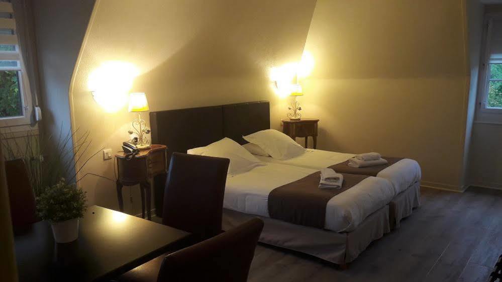 Logis Hotel Le Relais De La Poste Restaurant Le Fil Du Temps Thury-Harcourt-le-Hom Bagian luar foto