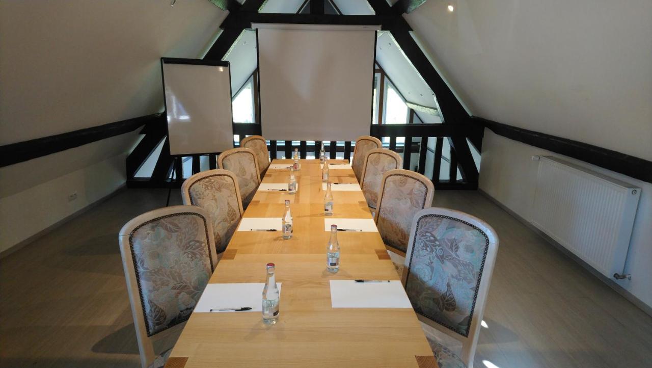 Logis Hotel Le Relais De La Poste Restaurant Le Fil Du Temps Thury-Harcourt-le-Hom Bagian luar foto