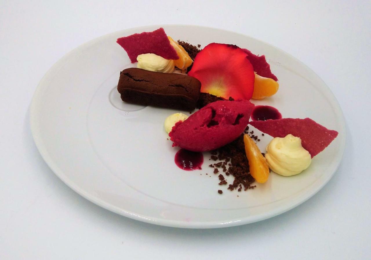 Logis Hotel Le Relais De La Poste Restaurant Le Fil Du Temps Thury-Harcourt-le-Hom Bagian luar foto